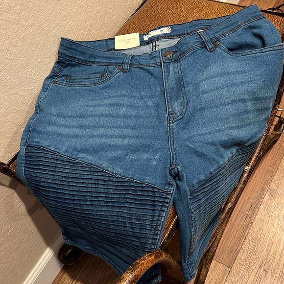 Brand New Rare Classic English Laundry Stone Washed Distressed Blue Jeans Shorts - Picture 2 of 8